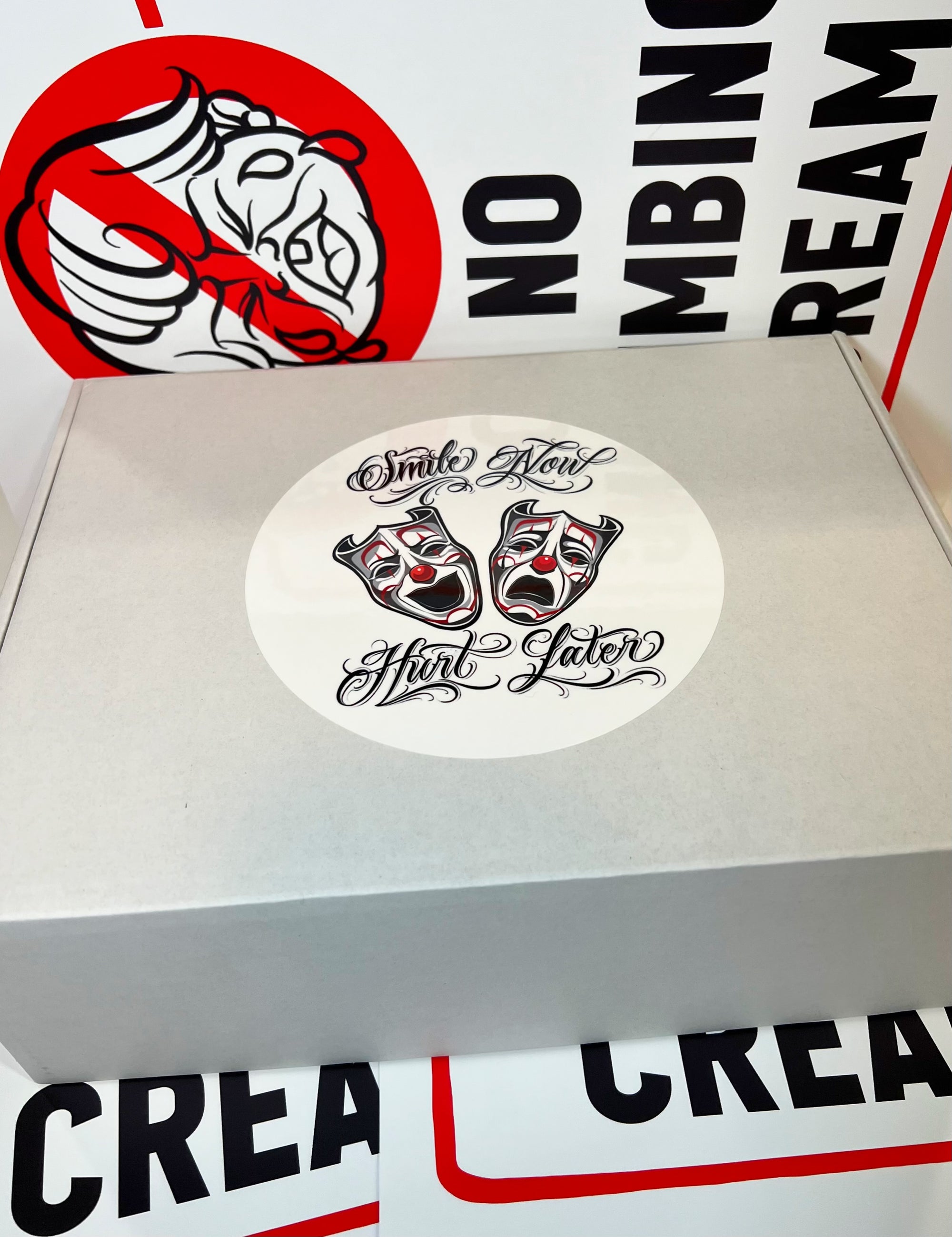 Tattoo Club Box “Smile Now Hurt Later”